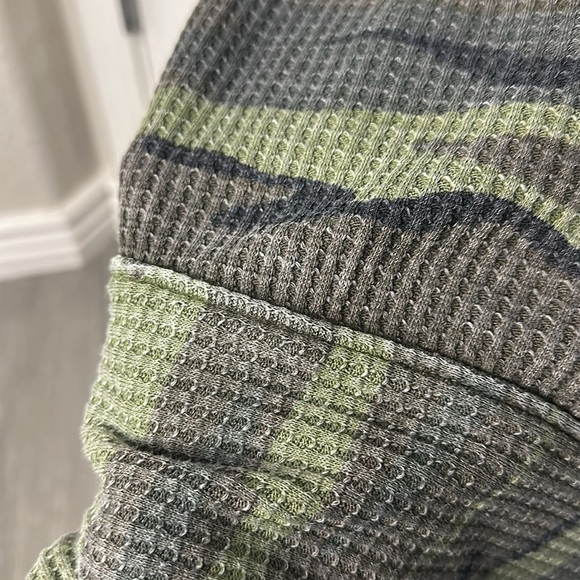 Altarid State mock neck camo shirt size medium - Picture 7 of 10